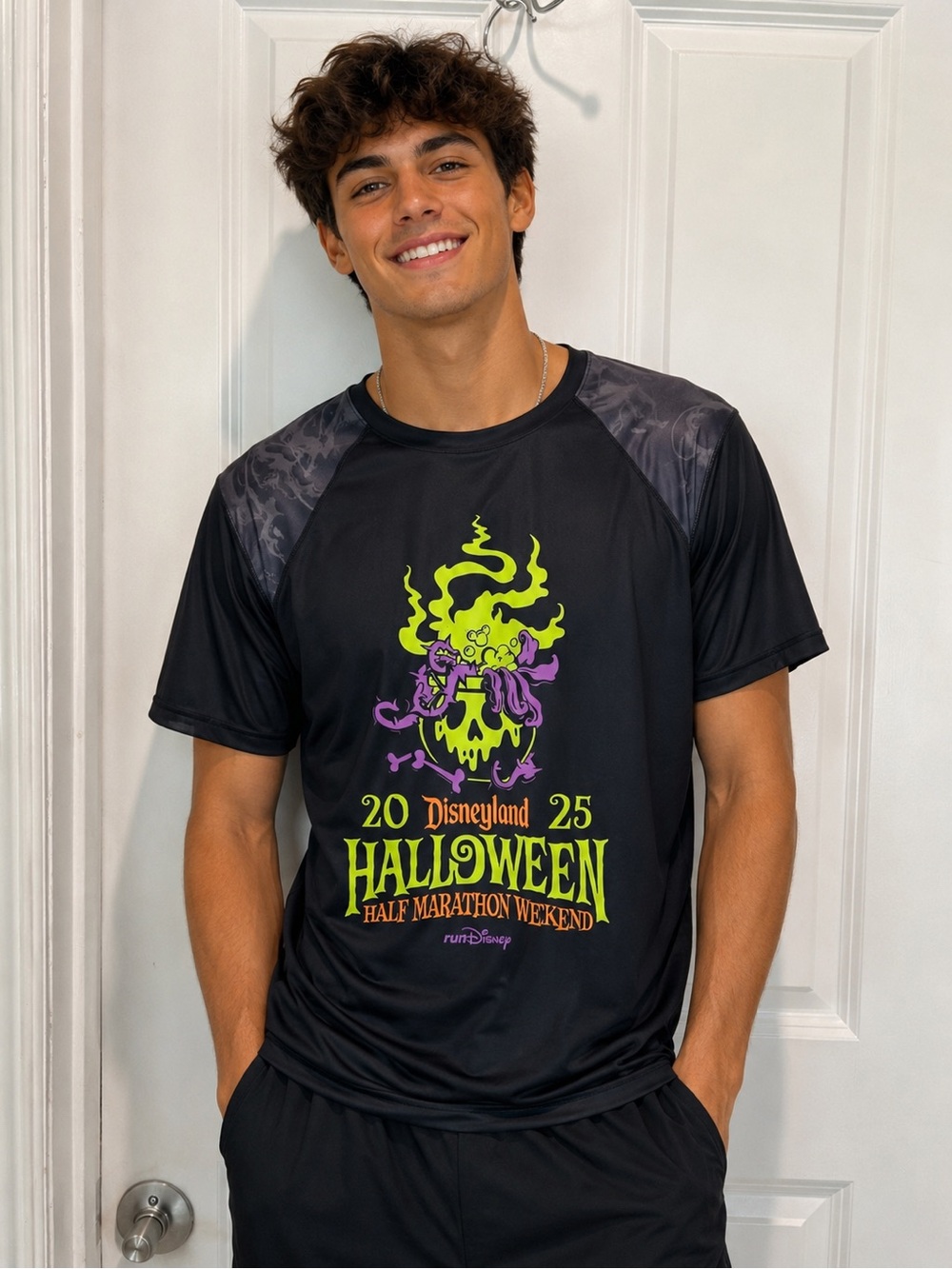 New NWT Disneyland Halloween Half Marathon Weekend 2025 Run Performance Tee